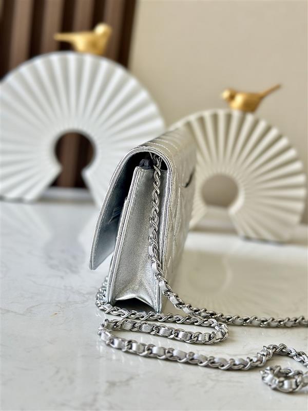 2026127215432409 570